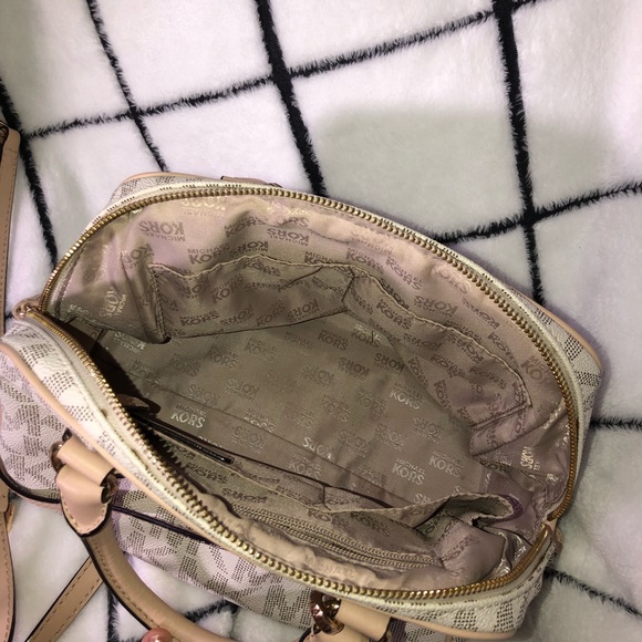 Michael Kors purse - Picture 4 of 8